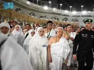 Potret Wapres Tunaikan Umrah di Sela Lawatan ke Abu Dhabi-Saudi