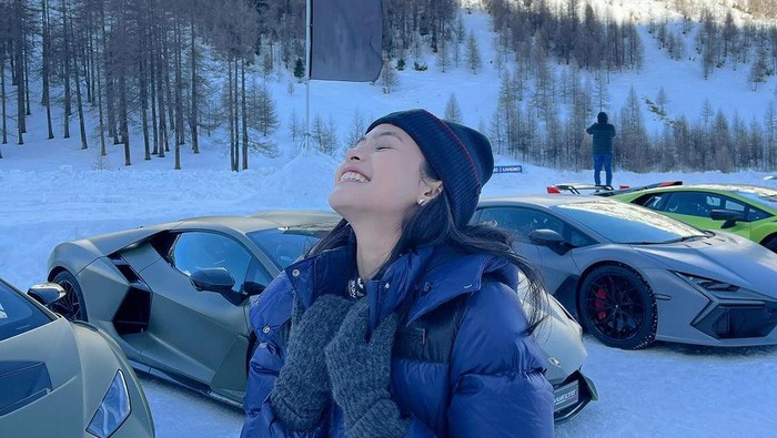 Maudy Ayunda geber Lamborghini