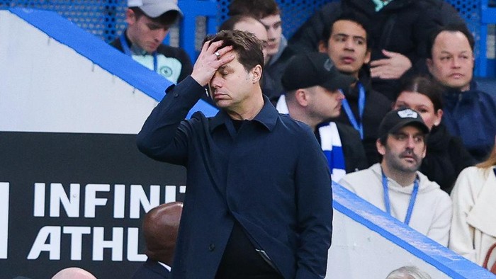 LONDON, ENGLAND - FEBRUARY 04: Mauricio Pochettino, manager of Chelsea, looks dejected during the Premier League match between Chelsea FC and Wolverhampton Wanderers at Stamford Bridge on February 04, 2024 in London, England. (Photo by James Gill - Danehouse/Getty Images)