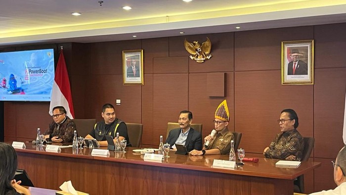 Menteri Koordinator Bidang Kemaritiman dan Investasi Luhut Binsar Pandjaitan mengapresiasi penyelenggaraan sejumlah kejuaraan olahraga air internasional di Danau Toba yakni F1 Powerbike (F1H20) Racing dan Aquabike Jetski World Championship 2023