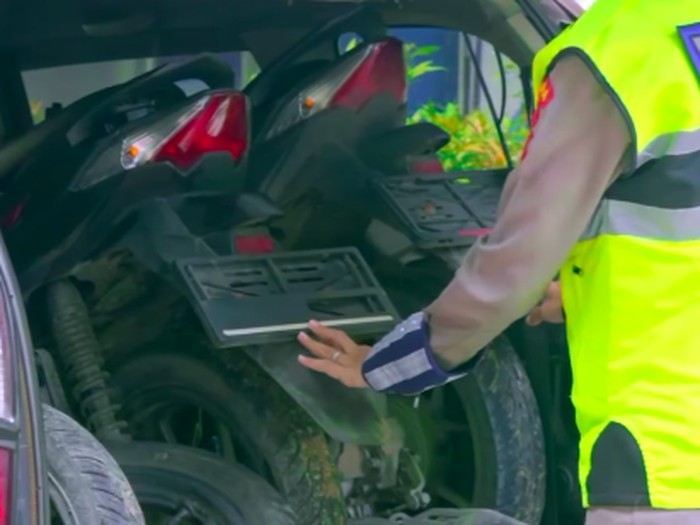 Motor diangkut pakai Daihatsu Xenia