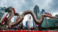 Naga raksasa ini memiliki tinggi 4 meter dan panjang 14 meter.