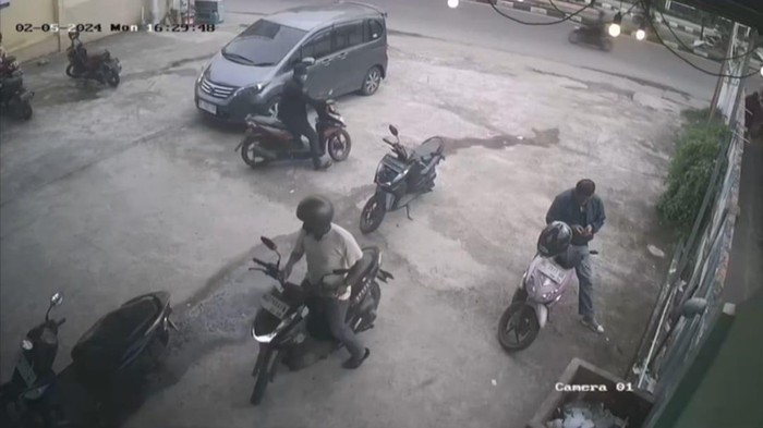 Lupa Cabut Kunci Motor Dimas Digasak Maling Dalam Hitungan Detik