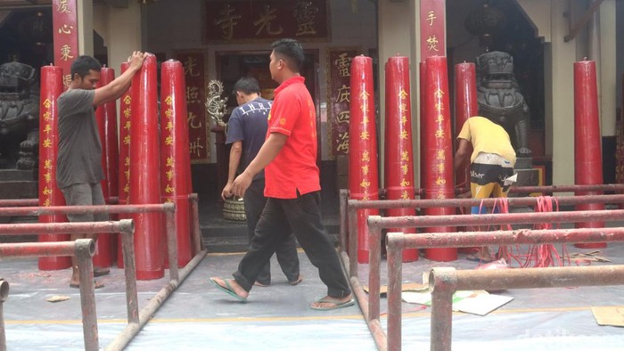 Pemasangan Lilin Imlek di Vihara Dharma Ramsi Bandung, Rabu (7/2/2024). Pemasangan Lilin Imlek di Vihara Dharma Ramsi Bandung, Rabu (7/2/2024).