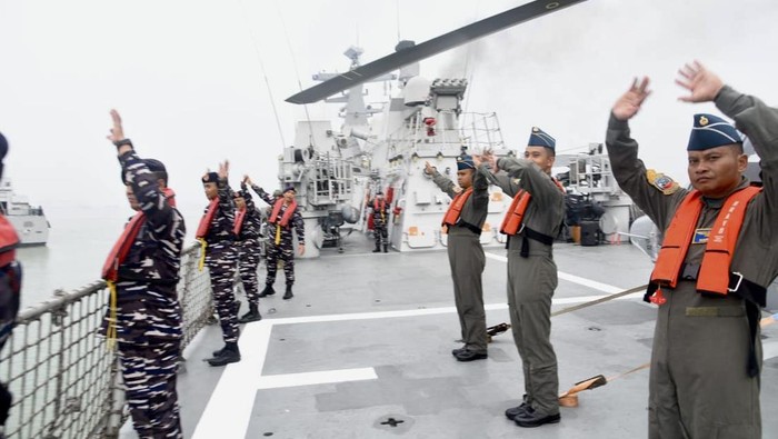 Pemberangkatan KRI Sultan Iskandar Muda-367 ke India.