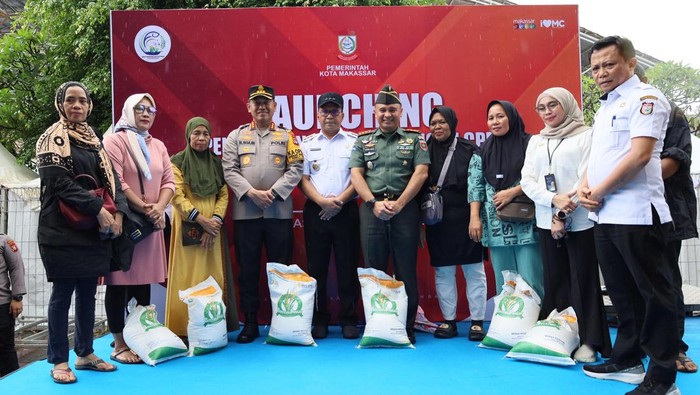 Pemerintah Kota (Pemkot) Makassar, Sulawesi Selatan (Sulsel), menyalurkan 40 ton beras kepada 45 ribu keluarga penerima manfaat (KPM).