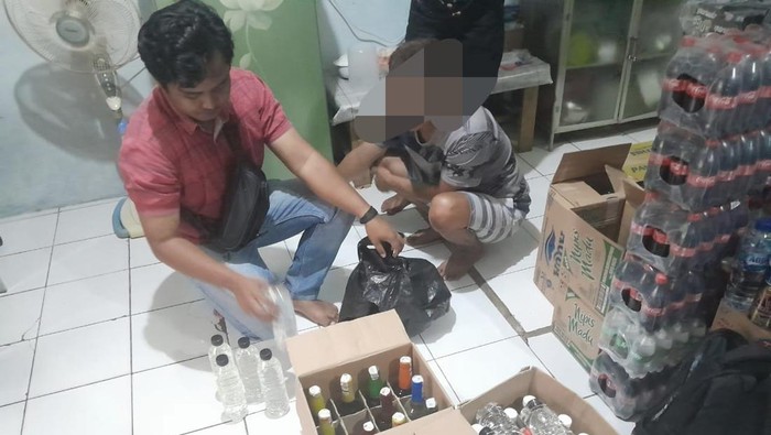Penjual miras ditangkap polisi.