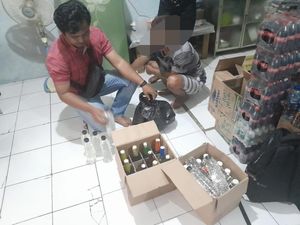 Jual Miras di Kosan, Dua Wanita Kuningan Diamankan Polisi