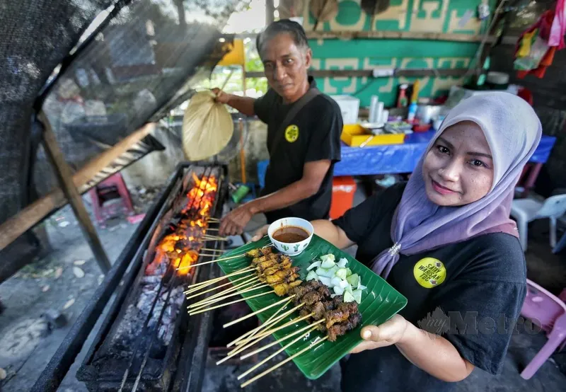 Penjual Sate Ini Tak Mau Menaikkan Harga Sate, Alasannya Mengharukan!