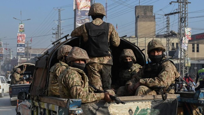 Pakistan Army personnel patrol along a road in Peshawar on February 7, 2024, a day prior Pakistans national elections. (Photo by Abdul MAJEED / AFP)