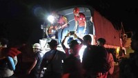 Dilansir AP, Rabu (7/2/2024) tanah longsor itu dilaporkan menerjang sebuah desa tambang emas di Provinsi Davao de Oro, Pulau Mindanao, pada Selasa (6/2) malam waktu setempat. Longsor itu menimbun dua bus yang digunakan untuk mengangkut para pekerja tambang.