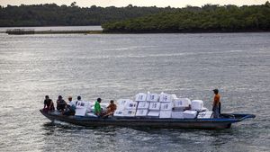 Potret Perjuangan Distribusi Logistik Pemilu ke Pulau Terluar