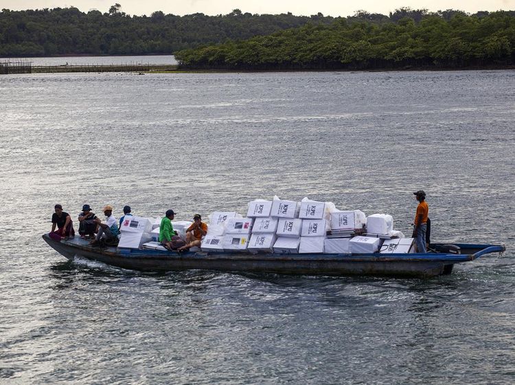 Potret Perjuangan Distribusi Logistik Pemilu ke Pulau Terluar