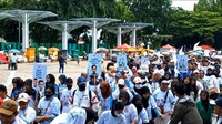 Relawan BISON long march dengan rute dari Alun-alun M Hasibuan, lalu memasuki Jalan Veteran hingga ke sisi timur Alun-Alun Jalan Pramuka, Kota Bekasi.  