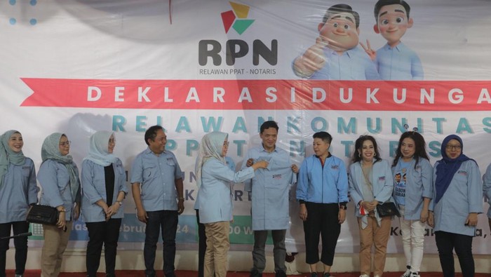 Relawan Pelopor Pemimpin Nusantara (PPN) dan Relawan PPAT Notaris (RPN) mendeklarasikan dukungan kepada paslon nomor urut 2 Prabowo Subianto dan Gibran Rakabuming. Mereka berkomitmen akan membantu memberantas mafia tanah jika nantinya paslon 2 memenangkan pilpres.