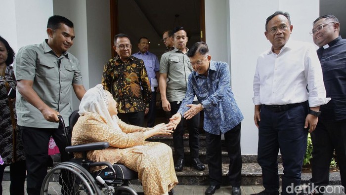 Sinta Wahid Bertemu JK, Dorong Pemilu Bersih dan Adil Sejumlah tokoh termasuk Sinta Nuriyah A. Wahid bertemu Jusuf Kalla. Mereka sepakat pemilu harus terselenggara dengan bersih dan adil.
