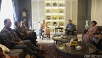 Ketua Gerakan Nurani Bangsa (GNB) Sinta Nuriyah A. Wahid, didampingi Kardinal Suharyo, Pendeta Gomar Gultom, Makarim Wibisono dan Ommy Komariah bertemu Jusuf Kalla di kediaman JK, Jl Brawijaya, Jakarta Selatan, Rabu (7/2/2024).