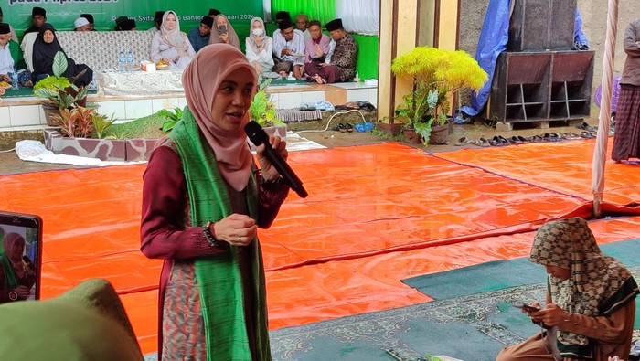Siti Atikoh di Serang (Bahtiar/detikcom)