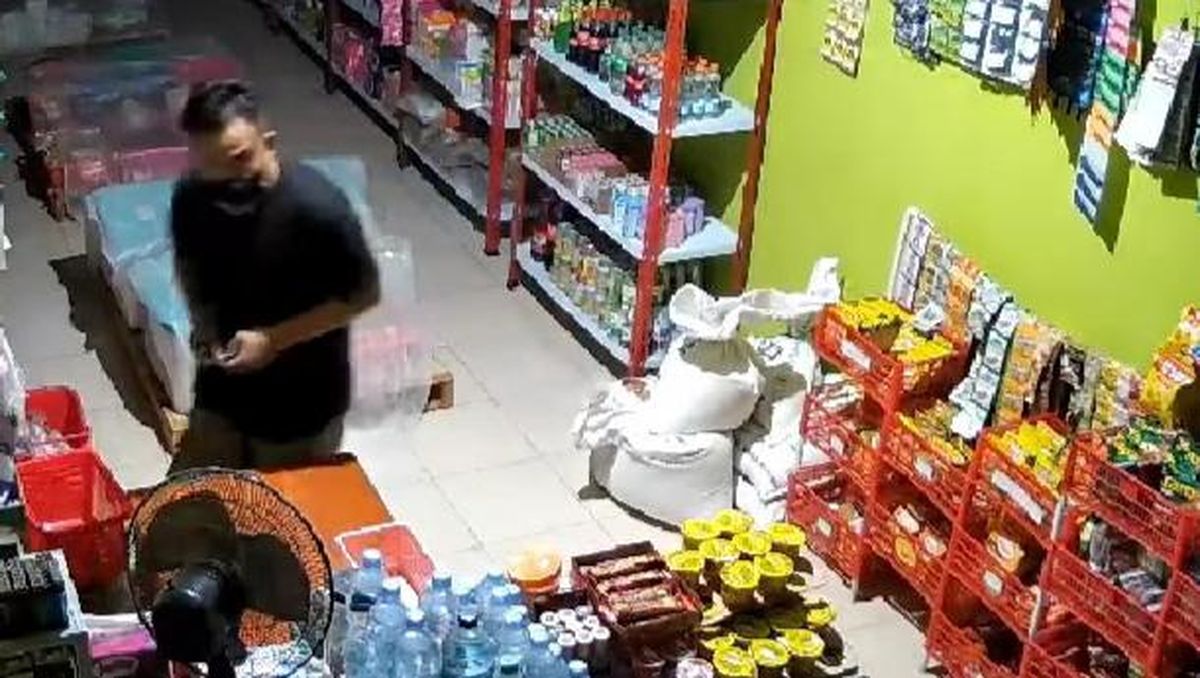 Terekam CCTV! Pembobolan Toko Kelontong di Juwiring Klaten