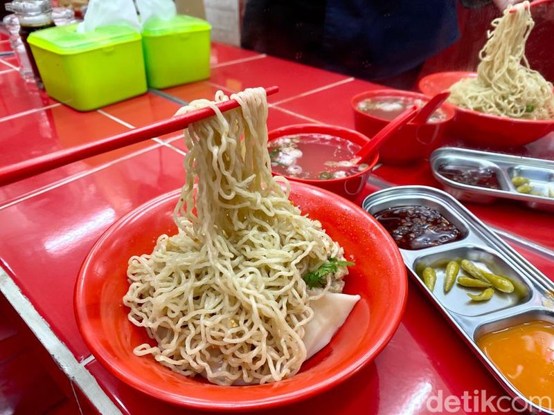 Toko Makmur: Masakan Peranakan Cina yang lezat ala Kopitiam Singapura di Melawai