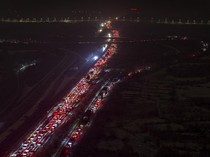 Warga China Mudik Rayakan Imlek, Kejebak Macet Belasan Jam