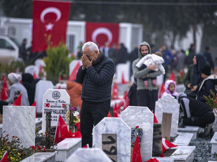 Warga Turki Peringati Satu Tahun Gempa yang Tewaskan 60 Ribu Orang