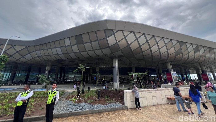 Wisata dadakan Bandara Dhoho Kediri.
