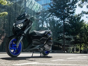 Spek dan Harga Yamaha XMAX Tampilan Baru, Usung Warna Biru Racing