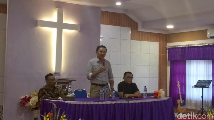 Ahok berdialog dengan umat Gereja Hermon, Kota Kupang, Nusa Tenggara Timur (NTT), Rabu (7/2/2024).