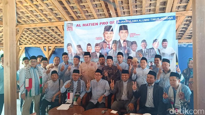Almatien Pro 08 dan Keluarga Minang di Bogor Deklarasi Dukung Prabowo-Gibran (Rizky/detikcom)