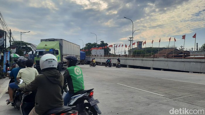 Situasi di jalan Pantura Kudus-Demak di Kecamatan Karanganyar Kabupaten Demak, Kamis (8/2/2024).