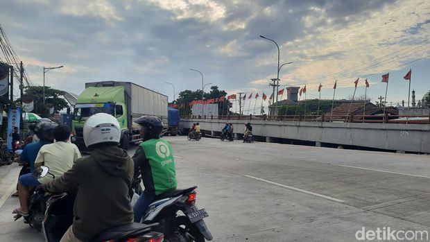 Situasi di jalan Pantura Kudus-Demak di Kecamatan Karanganyar Kabupaten Demak, Kamis (8/2/2024).