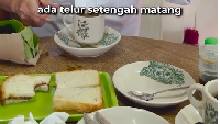 Kunjungan kerja ke Medan juga disempatkan oleh Budi untuk menikmati kopi legendaris di Kedai Kopi Apek. Ini menikmati secangkir kopi panas dengan camilan berupa roti, telur setengah matang, dan sajian mie. Foto: Instagram @budikaryas