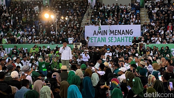 Calon Wakil Presiden Nomor urut 01 Muhaimin Iskandar melakukan kampanye di Gor Citra, Kota Bandung, Kamis (8/2/2024).