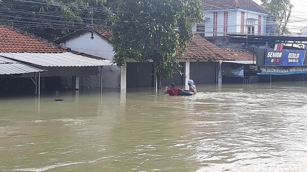 Situasi di jalan Pantura Kudus-Demak di Kecamatan Karanganyar Kabupaten Demak, Kamis (8/2/2024).
