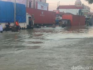 Imbas Banjir, Jalan Pantura Karanganyar Lumpuh Total Sampai 5 Km