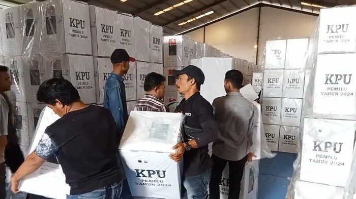 Distribusi logistik pemilu di Asahan. (Istimewa)