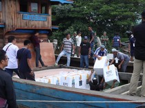 Polres Inhil Kawal Distribusi Logistik Pemilu ke Wilayah Perairan