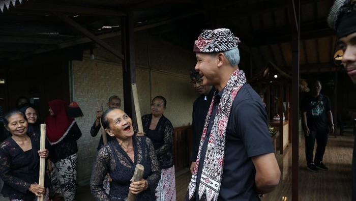 Ganjar Pranowo saat berkunjung ke Desa Kemiren, Kecamatan Glagah (dok. Tim Ganjar)
