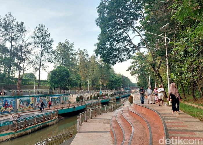 Jaletreng River Park di Tangsel Jaletreng River Park di Tangsel
