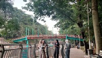 Jaletreng River Park yang berada di kawasan Hutan Kota 2 BSD. Lokasinya berada di alan Letnan Sutopo, Ciater, Kecamatan Serpong. Mudah kok menemukannya karena gerbangnya berada di pinggir jalan besar.