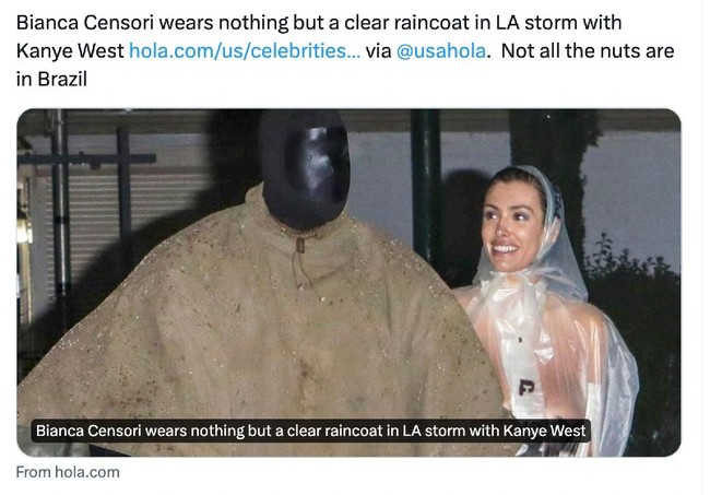 Sebelumnya ia juga pernah ‘tidak memakai apa-apa’ selain jas hujan putih transparan.Foto: Dok. X