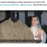 Sebelumnya ia juga pernah ‘tidak memakai apa-apa’ selain jas hujan putih transparan.Foto: Dok. X