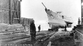 Kapal Säntis ditenggelamkan ke dasar Danau Constance di perbatasan Swiss-Jerman pada tahun 1933 karena dianggap tidak layak untuk berlayar namun terlalu mahal untuk dibuang. Foto: Schifssbergevere via Pen News