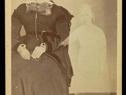 Karya Kontroversial Fotografer Roh, Abadikan Hantu dalam Foto