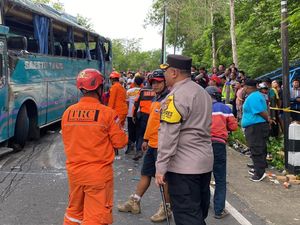 Petaka Bus Terguling Tewaskan 3 Orang di Imogiri