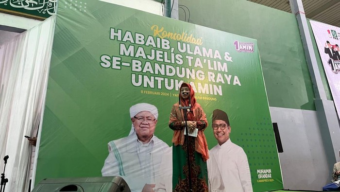 Ketua Muslimat Nahdlatul Ulama (NU) Jawa Barat Ella Giri Komala resmi mendukung Pasangan capres-cawapres nomor urut 1 Anies Baswedan dan Muhaimin Iskandar atau Cak Imin (AMIN) di Pilpres 2024.