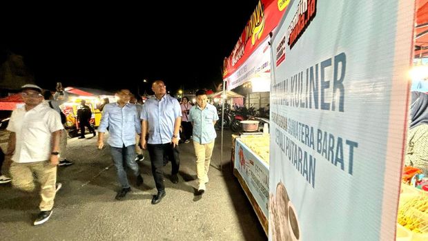 Ketua TKD Prabowo-Gibran Sumatera Barat (Sumbar) Andre Rosiade telah membuka Festival Kuliner Prabowo-Gibran Sekali Putaran di Kota Bukittinggi. (dok istimewa).