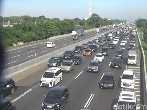 Ramai Kendaraan Tinggalkan Jabodetabek di Libur Panjang Akhir Pekan