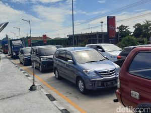 Imbas Banjir di Demak, Kemacetan Terjadi Sampai ke Pantura Kudus